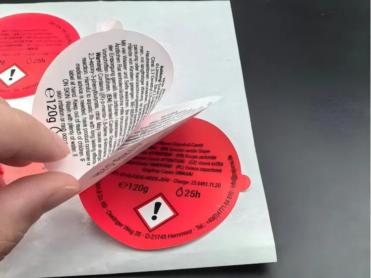 পোলিশ গ্রাহক মাল্টি-লেয়ার লেবেল প্যাকেজিং এবং চালানের অর্ডার দেয়