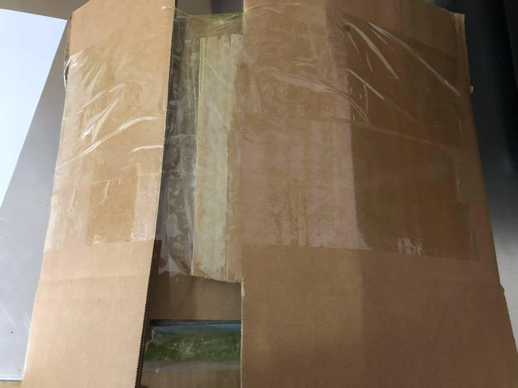 উগান্ডায় পোর্টেবল বাচ্চাদের স্টিকার বই পাঠানোর অগ্রগতি