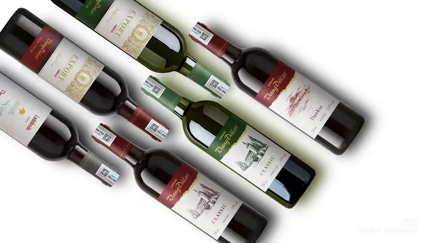 ওয়াইন লেবেলের জন্য সাধারণত কোন কৌশল ব্যবহার করা হয়?