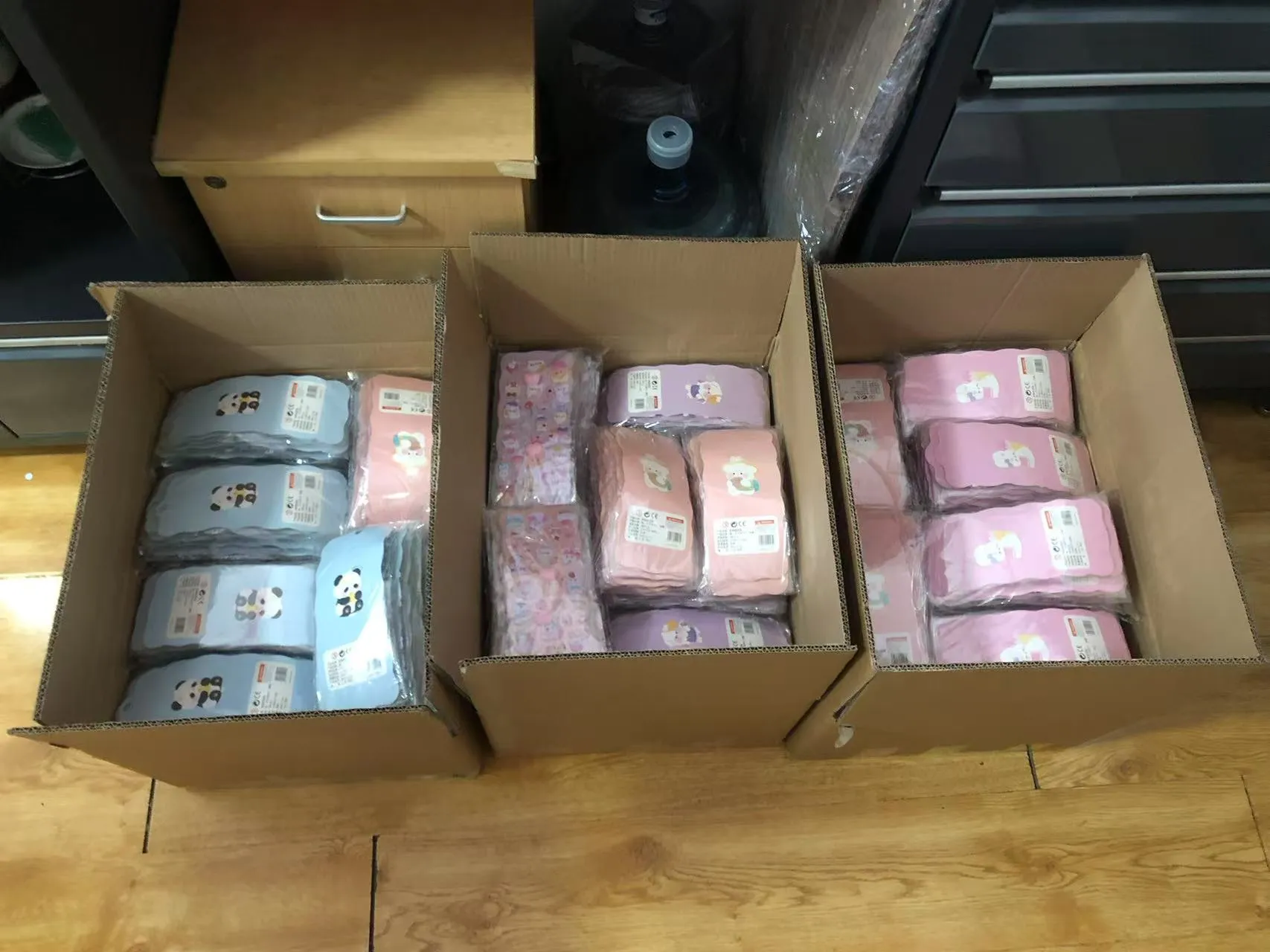 আপনি কি ছিদ্রযোগ্য বাট-আকৃতির স্টিকার পছন্দ করেন?