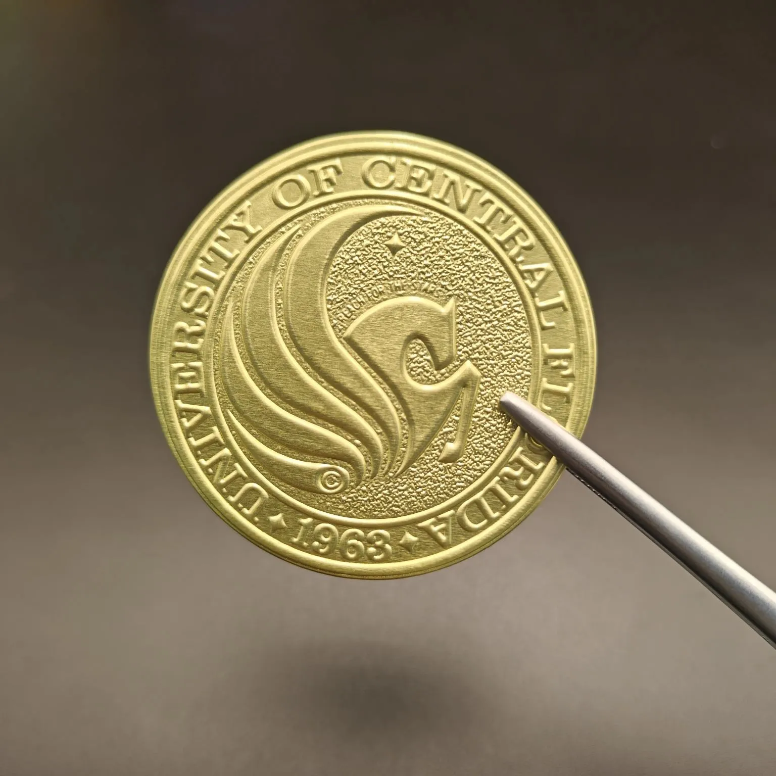 বৃত্তাকার ফয়েল এমবসড ওয়াইন লেবেল